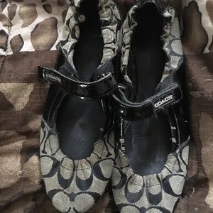 Coach black flat av